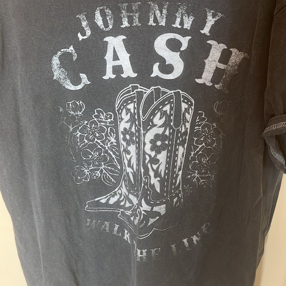 Johnny Cash Graphic Gray T-Shirt size XXL / altered neckline / preowned - Picture 2 of 4